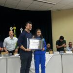 Câmara de Apucarana homenageia atleta Madelaine Gomes