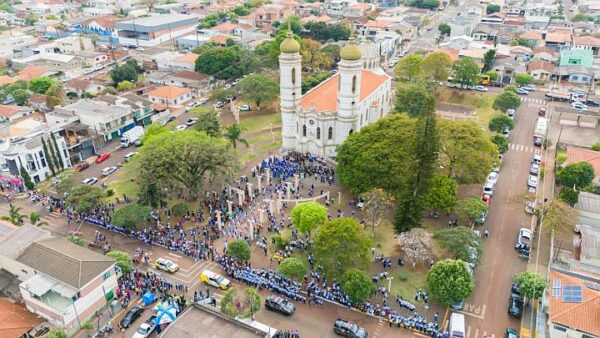 Califórnia volta a realizar grandioso desfile cívico-militar