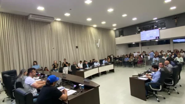 Câmara de Apucarana aprova PL que multa uso de droga em área pública em Apucarana