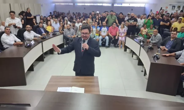 Lucas Leugi toma posse como vereador em Apucarana