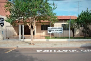 Médica chama a PM e casal é preso suspeito de maus-tratos contra bebê