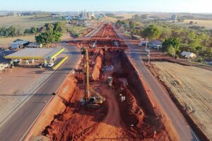 Obra do novo viaduto do Lerroville na PR-445 avança em Londrina