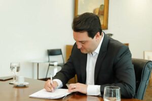 Estado institui perdão de dívidas de até R$ 7 mil com a Cohapar; medida beneficia 17 mil famílias